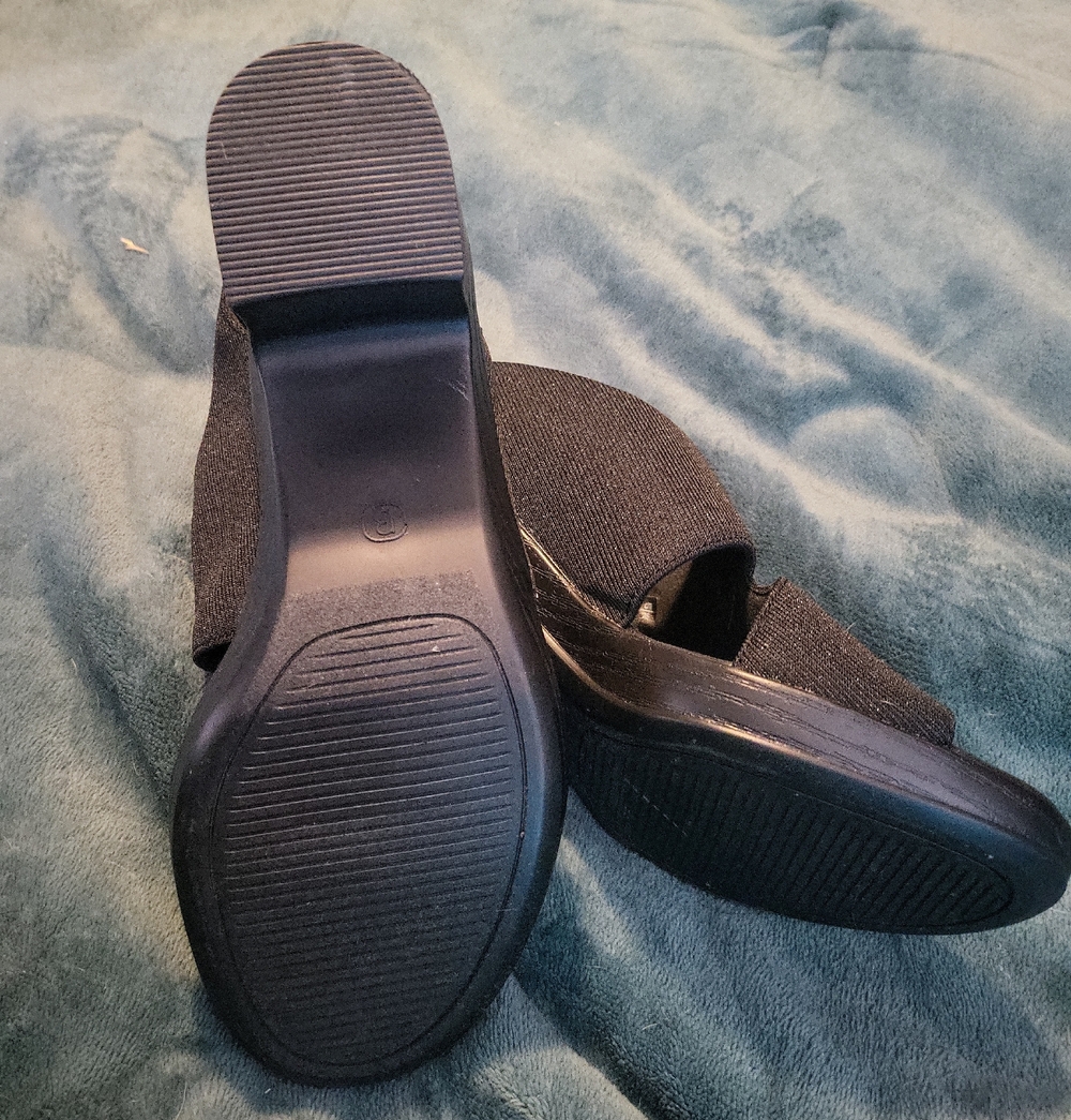 Bzees Black Slip-On Stretch Mule Sandals